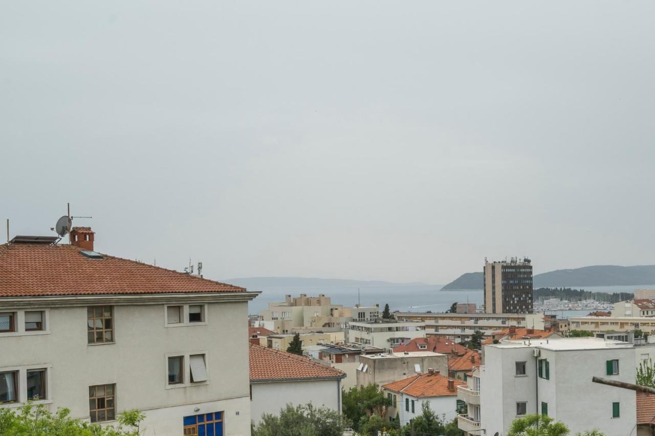 Near Center With Balcony With The Sea View Appartement *
